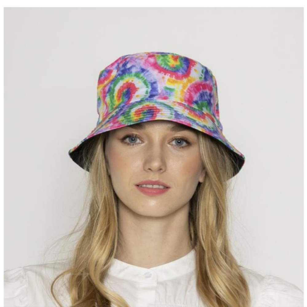 Tie-dye bucket hat pink purple green yellow beachy casual Hippie